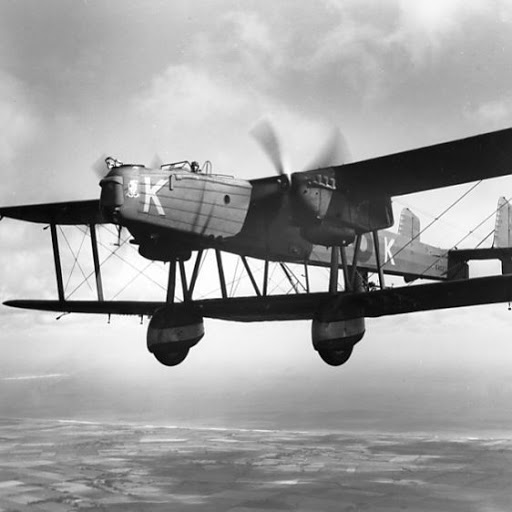 Handley Page Heyford IA of 10 Squadron flying from RAF Catfoss, 1935